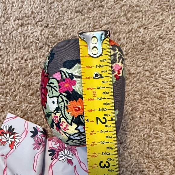 Vera Bradley | Hard Clamshell Sunglasses Case and Lens Cleaning Cloth | Floral - Picture 10 of 10